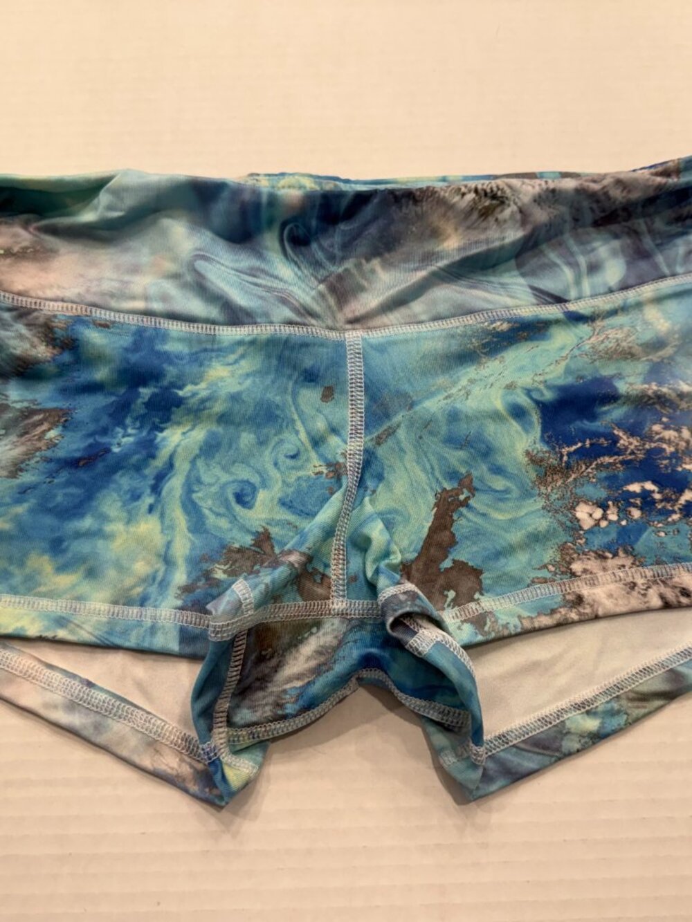 FLEO Arctic Blast Shorts | 2.5" Inseam | Size Large | EUC - Picture 2 of 3